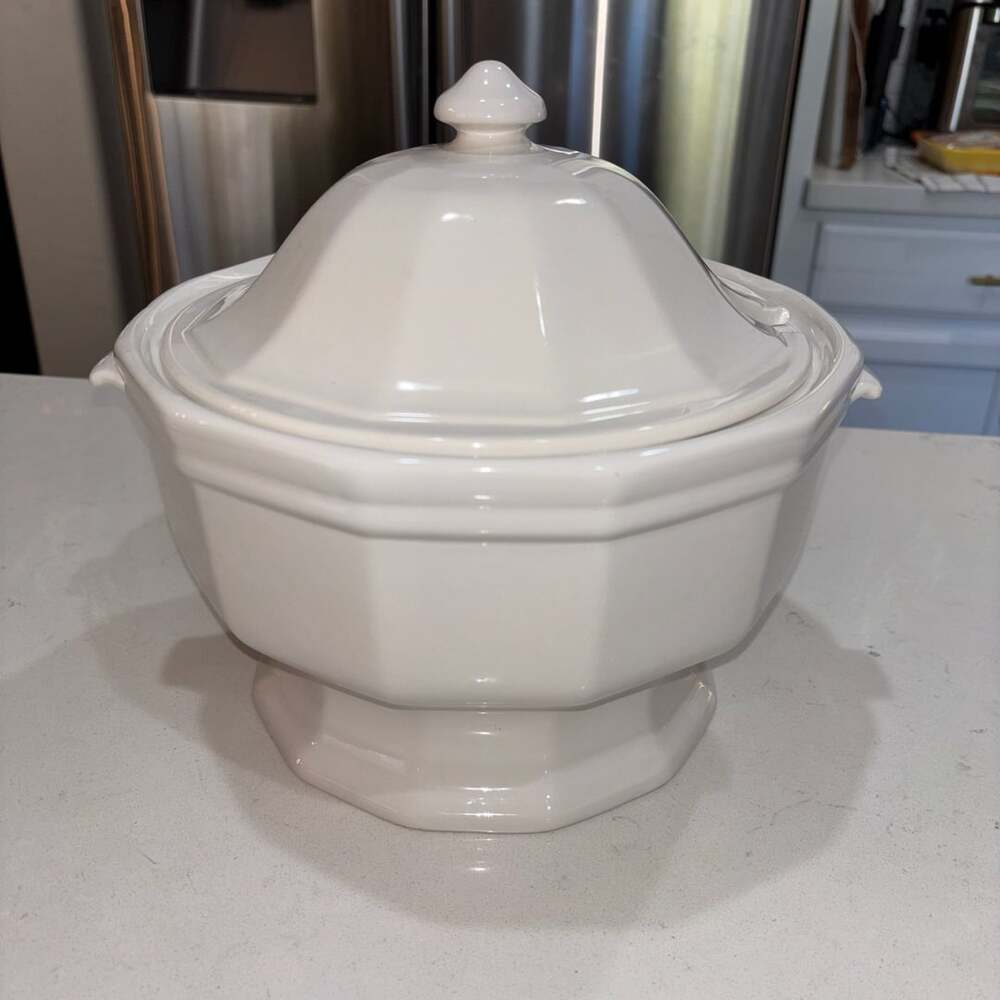 Pfaltzgraff Heritage White Soup Tureen With Lid No Ladle No Under Plate